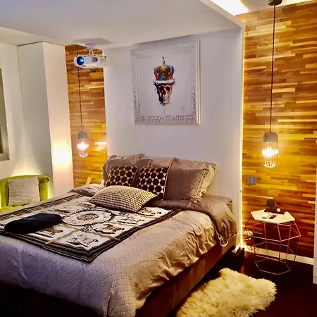 Apartment Luxury Rooftop Escape With Jacuzzi & Sacre-coeur View