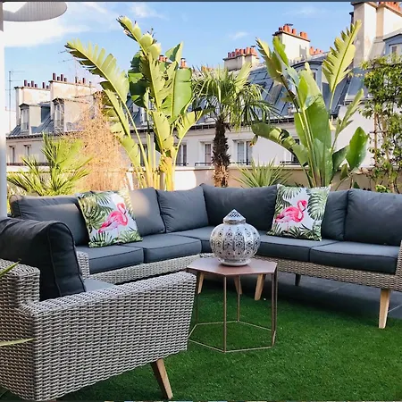 Luxury Rooftop Escape With Jacuzzi & Sacre-coeur View *