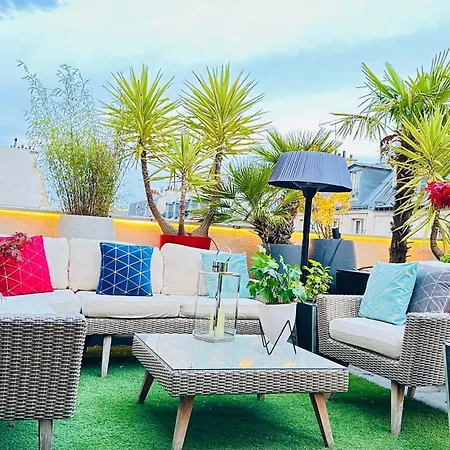 Luxury Rooftop Escape With Jacuzzi & Sacre-coeur View Paris