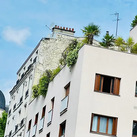 Luxury Rooftop Escape With Jacuzzi & Sacre-coeur View