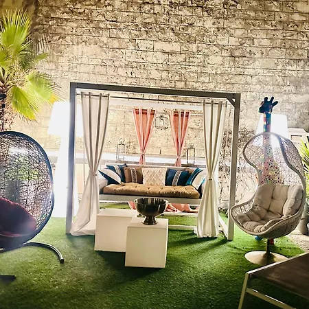 Luxury Rooftop Escape With Jacuzzi & Sacre-coeur View Daire *