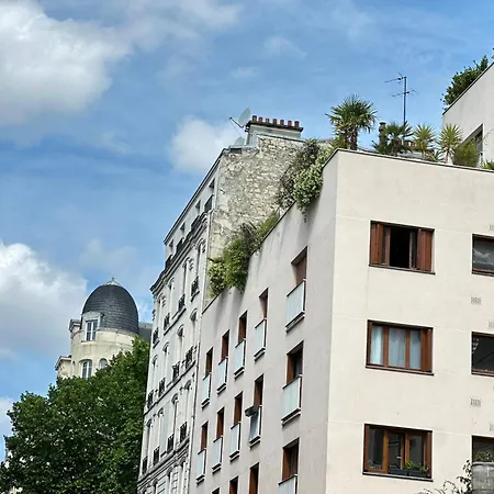 Luxury Rooftop Escape With Jacuzzi & Sacre-coeur View