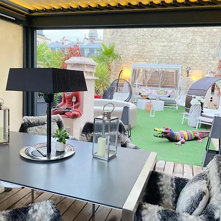 Luxury Rooftop Escape With Jacuzzi & Sacre-coeur View *