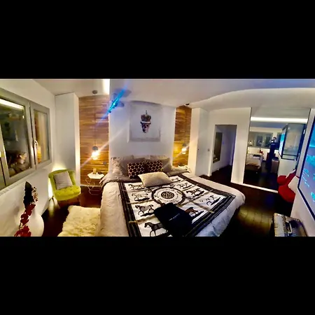 Luxury Rooftop Escape With Jacuzzi & Sacre-coeur View París