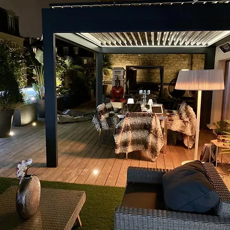 Luxury Rooftop Escape With Jacuzzi & Sacre-coeur View Apartamento