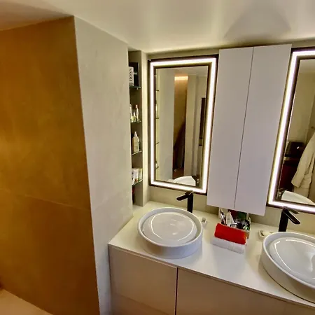 Apartament Luxury Rooftop Escape With Jacuzzi & Sacre-coeur View