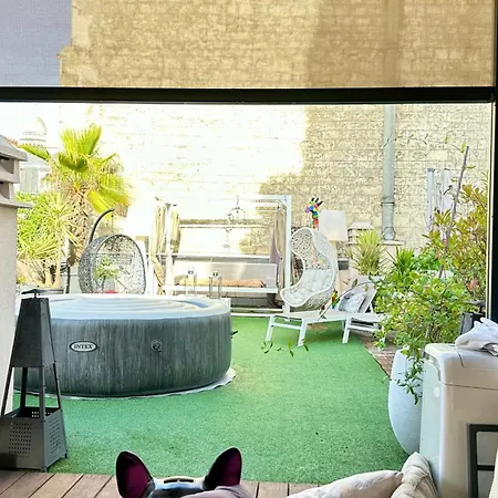 Luxury Rooftop Escape With Jacuzzi & Sacre-coeur View *