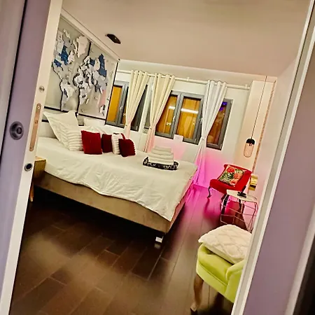 Luxury Rooftop Escape With Jacuzzi & Sacre-coeur View Apartament Paryż